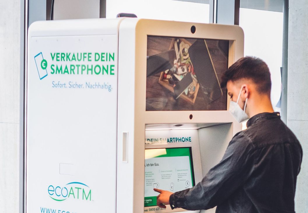 Handyverkauf am Automaten im Wittlicher Bungert-Foyer. Foto: Bungert