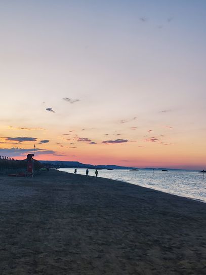 Ein Abend in Pescara am Strand der Adria
Eine Stunde und vierzig Minuten vom Hunsrück entfernt!!