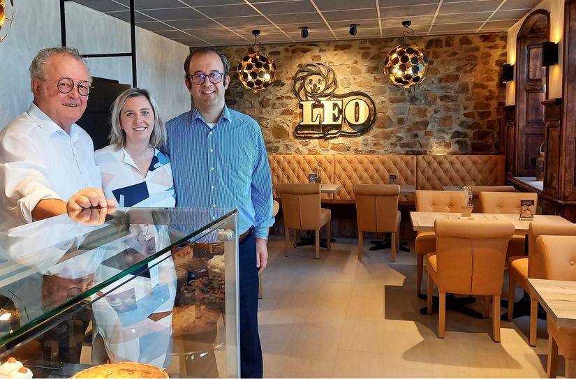 Präsentieren das neue »LEO‘s Café zur Pol Ecke« (v.l.): Johannes Leo Schumacher, Laura Seiler (Marketing) und Sebastian Schumacher.