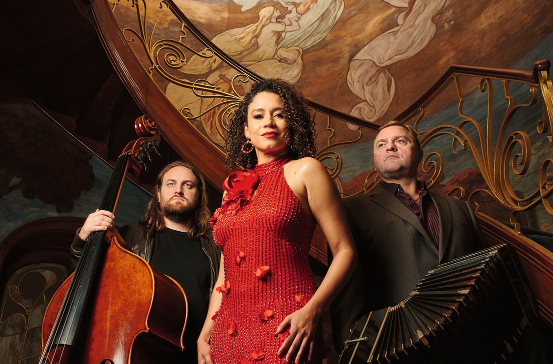 Das Programm des Mosel Musikfestivals verspricht im Jubiläumsjahr 2025 spannende Darbietungen. Mit dabei unter anderem das Stephany Ortega Trio.