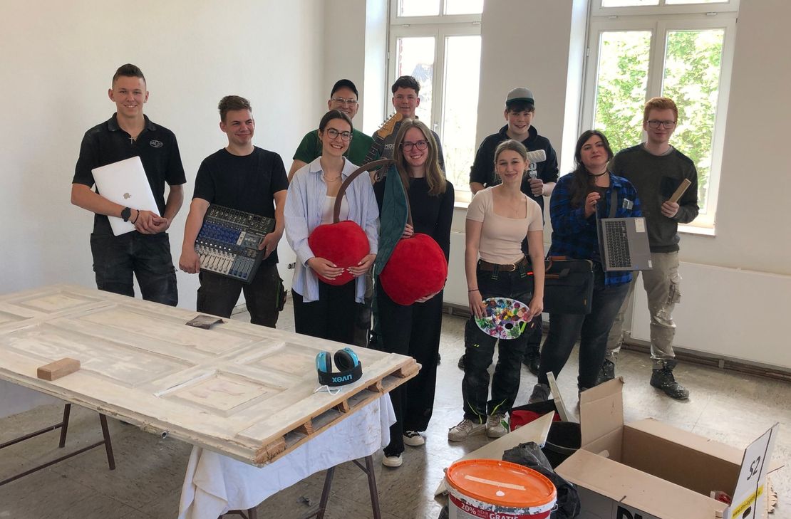 Um die neuen Räumlichkeiten in Argenthal herzurichten, packen seit Mitte März an den Wochenenden viele Jugendliche mit an.