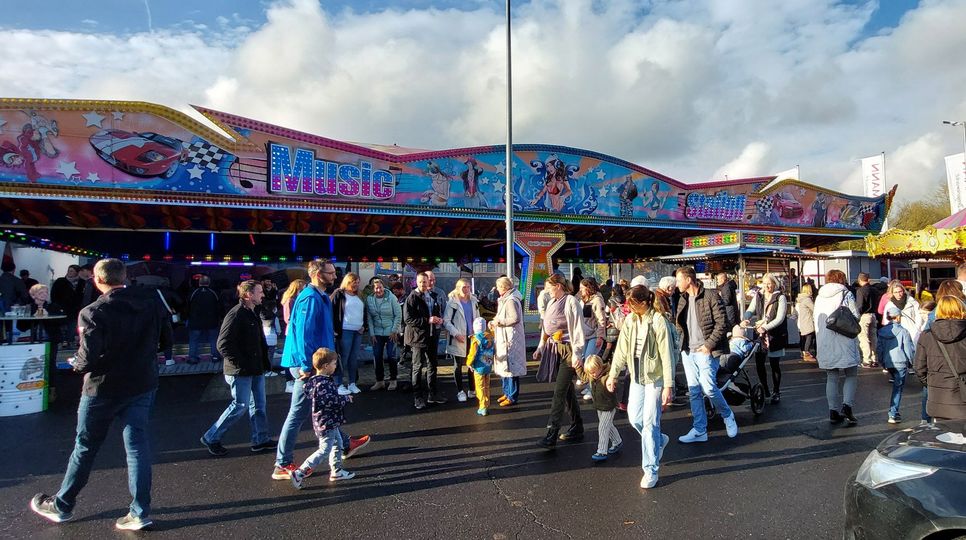 Ein Zuschauermagnet war die erstmals ausgerichtet Kürbiskirmes auf dem EDEKA-Parkplatz.