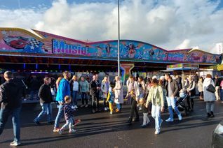 Ein Zuschauermagnet war die erstmals ausgerichtet Kürbiskirmes auf dem EDEKA-Parkplatz.
