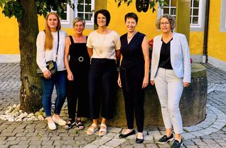 Lena Müller, Andrea Müller, Susanne Dhur, Martina Alsfasser und Silke Mathey als Caritasdirektorin sind im Modellprojekt „Pflege ganz aktiv“ in den Caritas-Sozialstationen in Prüm und Bitburg eingebunden.