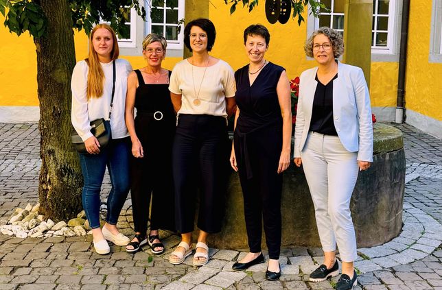 Lena Müller, Andrea Müller, Susanne Dhur, Martina Alsfasser und Silke Mathey als Caritasdirektorin sind im Modellprojekt „Pflege ganz aktiv“ in den Caritas-Sozialstationen in Prüm und Bitburg eingebunden.