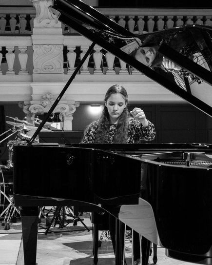 Die Pianistin Elena Neumann erhält im Rahmen des aktuellen Kulturprojekts des Vereins "Freunde der Kulturförderung e.V. Trier" ein Stipendium.