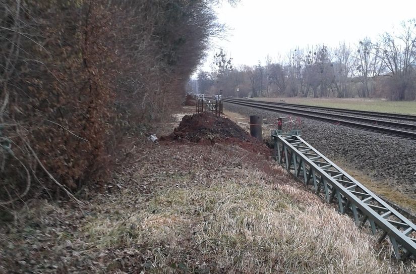 Die Kreisstadt Euskirchen führt Fällarbeiten zur Verkehrssicherung entlang der Bahnstrecke 2631 durch.