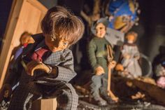 Die deutsche Künstlerin Marie Therese Jung betrat bereits in den 1980er Jahren mit ihren sozialkritischen Krippenwerken Neuland betrat.