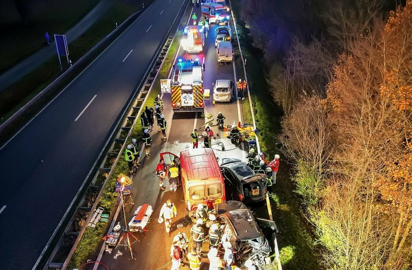 Gleich zehn Personen wurden im Dezember bei einem Unfall zwölf Fahrzeugen auf der B41 bei Bad Sobernheim verletzt.