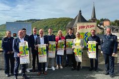 Gemeinsam mit allen Beteiligten stellten Jürgen Dixius, Bürgermeister der VG Saarburg-Kell, Joachim Weber, Bürgermeister der VG Konz, Daniel Kiefer, Bürgermeister der Gemeinde Mettlach und Christopher Klein als Vertreter der Stadt Merzig den Erlebnistag 2024 vor.