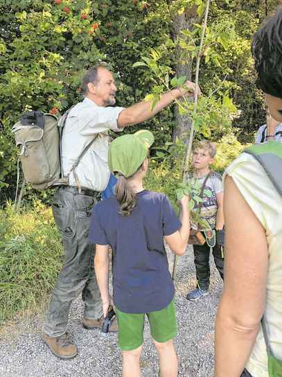 Förster Jörg Melchior macht den Wald für Kinder erlebbar.