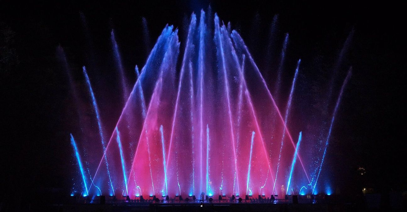 Aus Licht, Wasser und Musik formen die kreativen Köpfe der »Klangwelle« im Kurpark wieder eine kurzweilige Show.