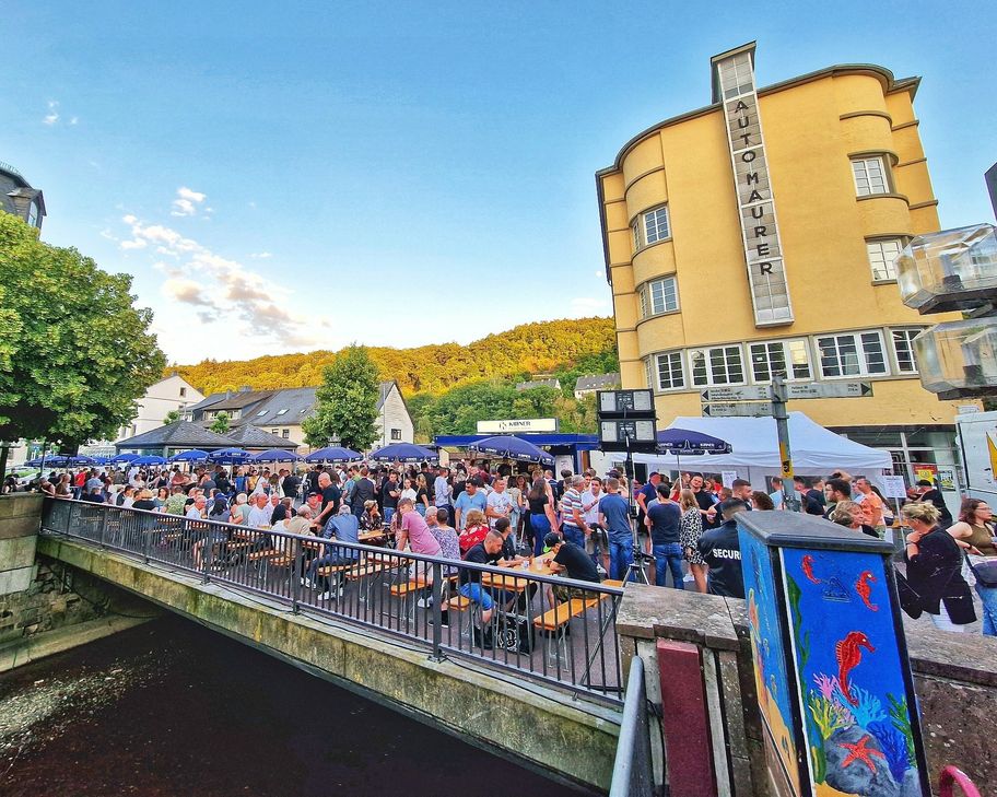 Bei bestem Wetter feierten mehr als 500 Gäste jeden Alters am Samstag in Kirn das Brückenfest.