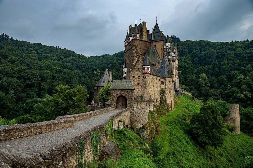 Auf einem Wanderweg nahe der Burg Eltz soll sich der Vorfall ereignet haben. Foto: pixabay