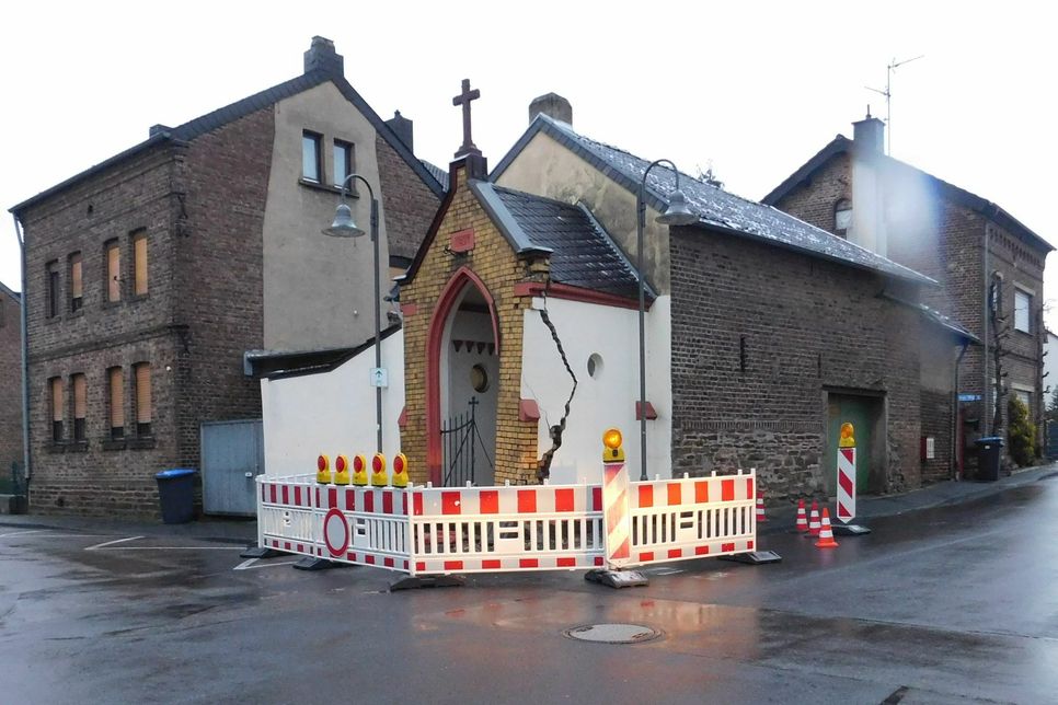 Erheblich beschädigt wurde die Kapelle in Heimersheim. Foto: Polizei