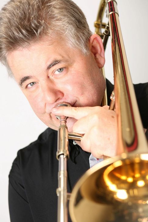 Michael Bartsch ist der Mann an der Posaune. Der Familienvater aus Glehn erfüllt sich mit »James Brass« einen langgehegten Musikertraum. Foto: privat