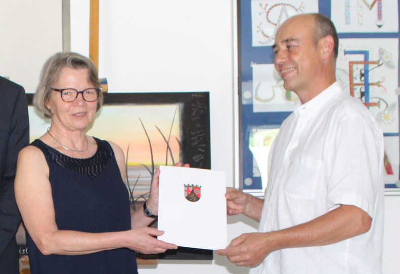 Im Rahmen einer Feierstunde verabschiedete Schulleiter Dieter Kugler seine Stellvertreterin