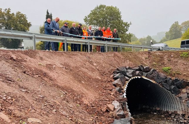 Bereits zum Schulanfang nach den Sommerferien war die neue Kolvenbachbrücke fertiggestellt. Jetzt erfolgte die symbolische Verkehrsfreigabe.