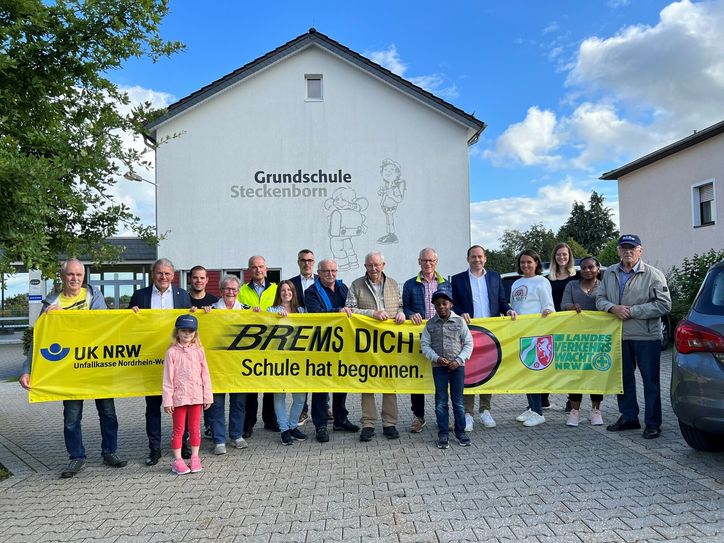 Mit der Erstausstattung für die Neulinge an der Steckenborner Grundschule startete die Verkehrswacht ihre Aktion »Brems Dich - Schule hat begonnen«.