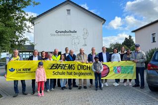 Mit der Erstausstattung für die Neulinge an der Steckenborner Grundschule startete die Verkehrswacht ihre Aktion »Brems Dich - Schule hat begonnen«.