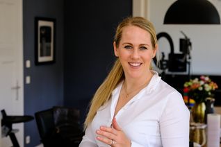 Wie wichtig Fokus und mentales Training sind, das hat die Ex-Profi-Golferin durch ihren Sport gelernt. Nun gibt sie ihre Erfahrungen als Speakerin mit NLP-Ausbildung an andere Menschen weiter.