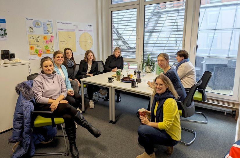 Im kürzlich eröffneten Inkubator können sich Teilnehmerinnen des EXIST-Women-Programms und Interessierte über ihre Gründungsideen austauschen.