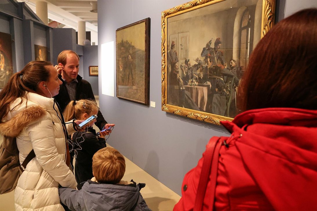 Museumserkundung mit Hilfe der App.