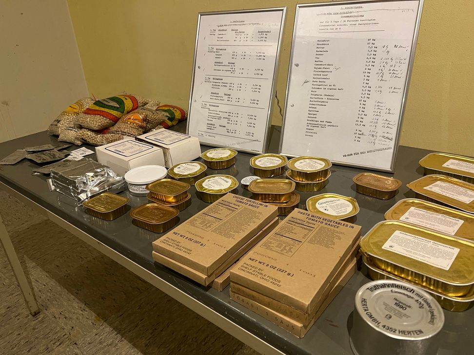 Neben haltbaren Essensrationen für den Notfall sollen während des Stand-by-Betriebs im LZB-Bunker auch frische Lebensmittel eingelagert gewesen sein.