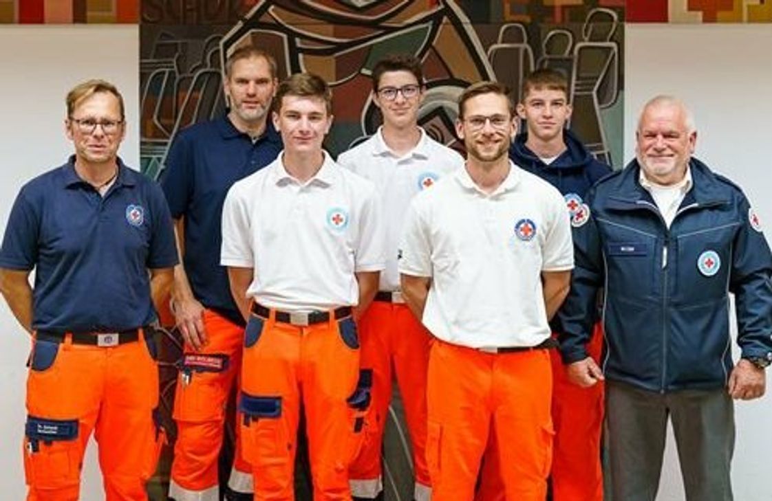 Erfolgreicher Abschluss (v. l.): Ausbilder Thomas Schenk, Dirk Wolbeck, Julian Stein, Gerrit Stein, Moritz Dax, Pascal Scheuren und Matthias Lipp, Vorsitzender DRK Cochem-Stadt, der die Zertifikate überreichte.
