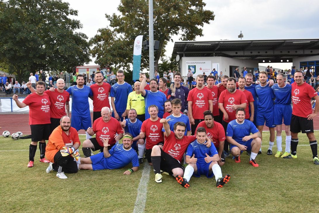 Die Athleten der Rhein-Mosel-Werkstatt Koblenz um Torwart Christian Pischke (obere Reihe, Mitte) freuen sich auf ihr Heimspiel in Koblenz. Foto: Special Olympics Rheinland-Pfalz e.V.