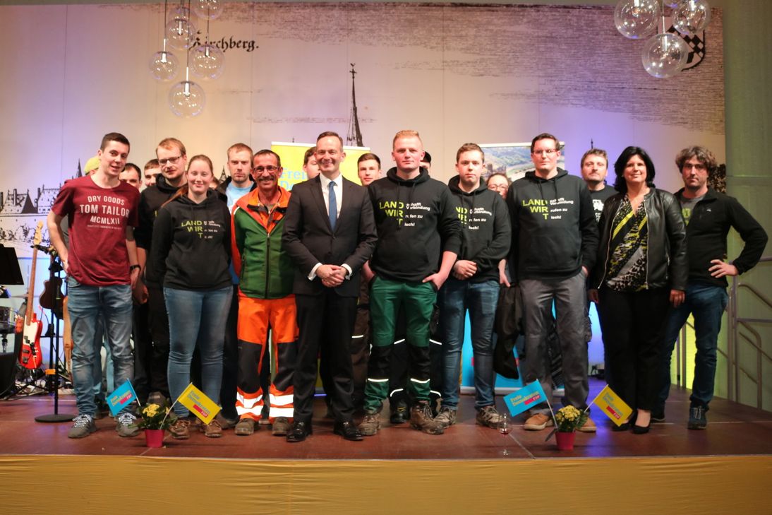 Volker Wissing und Carina Konrad mit Landwirten beim Neujahrsempfang des FDP-Kreisverbandes in Kirchberg.