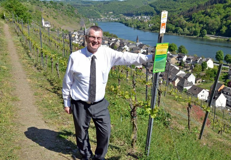 Landrat Dr. Alexander Saftig wirbt für den "Hatzenporter Laysteig".