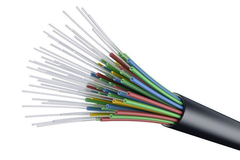 Insgesamt 15 Bautrupps sind bei der Verlegung von 23 Kilometern High-Tech-Erdkabel im Telefon-Ortsnetz Eiserfey im Einsatz, hier am Ortsrand Weyer. Foto: Mirco Meuser/pp/Agentur ProfiPress