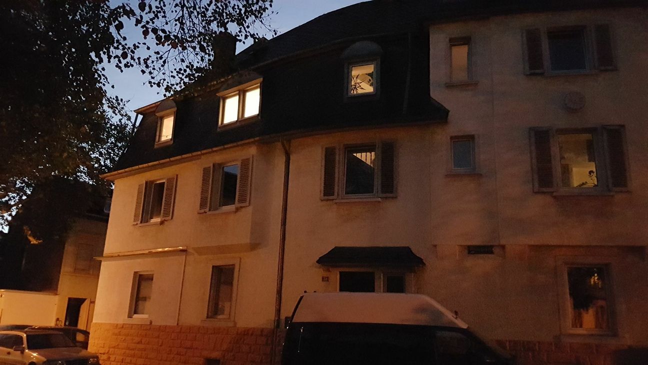 Der Vater soll mehrfach auf seine Tochter in deren Wohnung in der Nikolausstraße eingestochen haben. Foto: Agentur Geidis