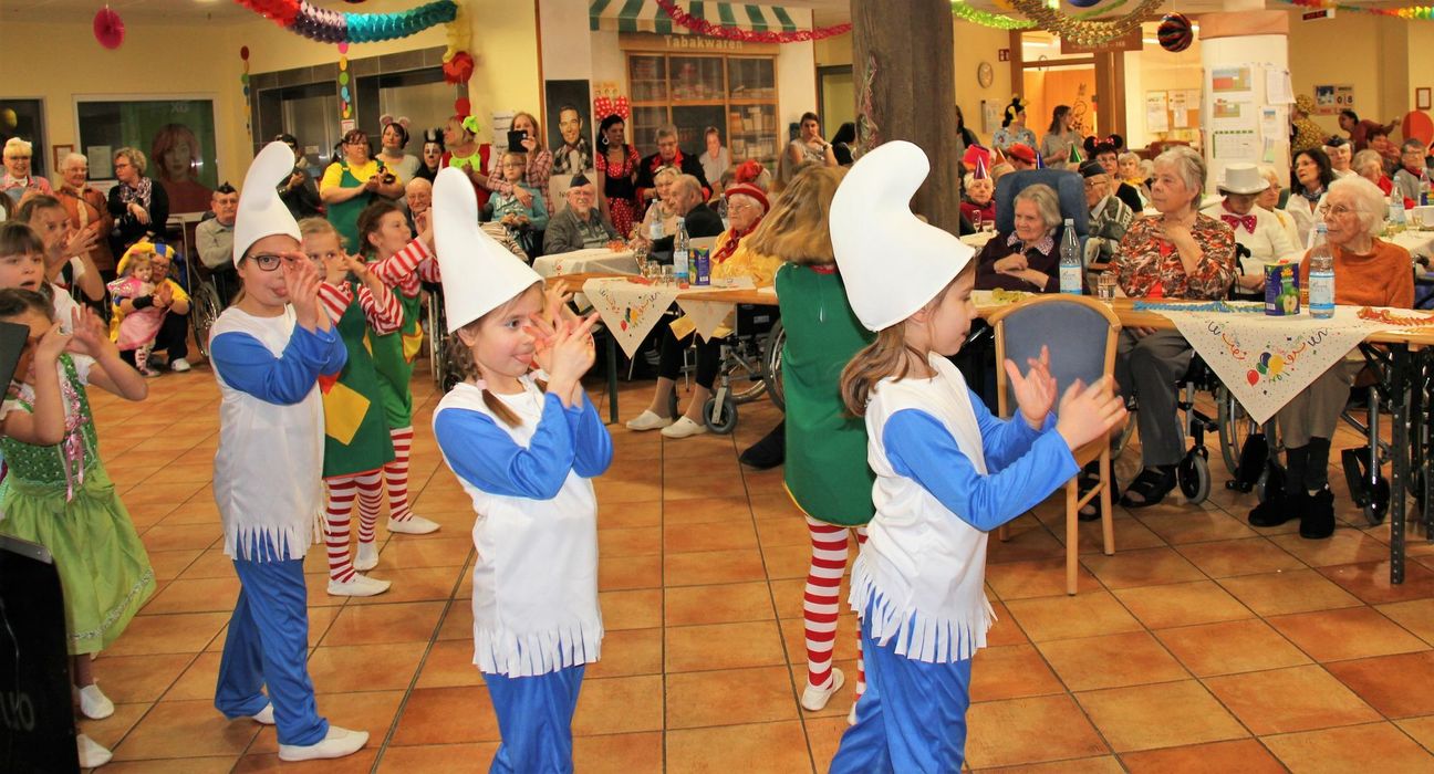 Die Wonneproppen der BKG haben in vergangenen Jahr die Bewohner des AWO-Seniorenzentrums mit einem Tanz erfreut. Foto: Mai