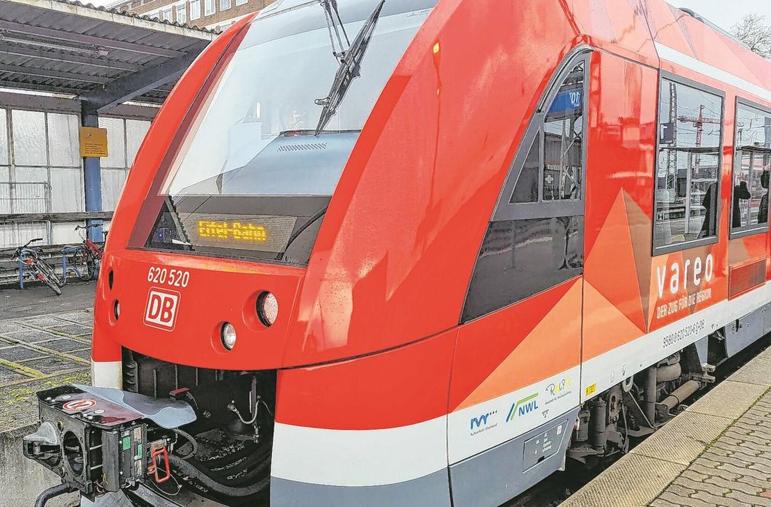 Die Landrätin des Landkreises Vulkaneifel fordert weiterhin, die Eifesltrecke zu elektrifizieren und zweigleisig auszubauen.