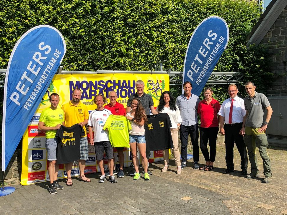 Organisatoren, Sponsoren und Athleten freuen sich auf den 43. Monschau Marathon. Foto: T. Förster
