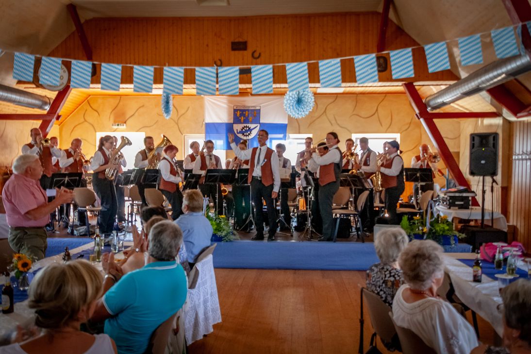 Zum traditionellen Saubrennfest lädt der Musikverein »Heimatecho« Steckenborn am Sonntag zum Vereinsheim an der Grundschule ein.