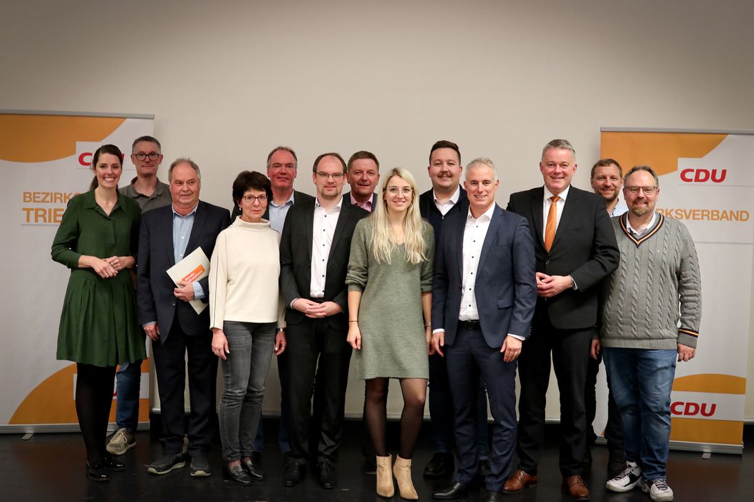 Ein starkes Team: Der neue Vorstand des CDU-Bezirksverbandes Trier um den neuen Vorsitzenden Dennis Junk (vierter von rechts)