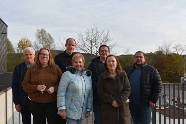 V.l.: Stefan Jacobs (Geschäftsführer Ernst+Partner), Katja Jaskulski (Hochbauamt Trier), Thilo Becker (Baudezernent Trier), Margret Pfeiffer-Erdel (Ortsvorsteherin Pfalzel), Christian Schuster (Ortsvorsteher BIewer), Elvira Garbes (Bürgermeisterin Trier) und Stefan Thiel (Stellv. Ortsvorsteher Ehrang)