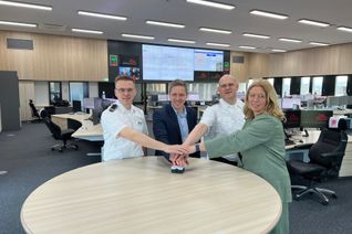 Eröffneten mit dem symbolischen Knopfdruck die neue Leitstelle und damit das »Herzstück des Bevölkerungsschutzes« im Kreis Euskirchen  (v.li.): Martin Fehrmann (Abteilungsleiter Gefahrenabwehr), Landrat Markus Ramers, Markus Neuburg (Leiter der Leitstelle) und Julia Baron (Geschäftsbereichsleiterin Zentrales, Ordnung und Gefahrenabwehr im Kreis Euskirchen).