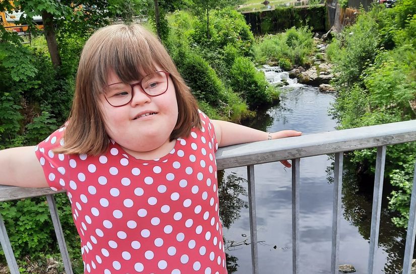 Der Förderverein Lützelsoon bittet um Spenden, um Madeleine eine Delfintherapie finanzieren zu können.