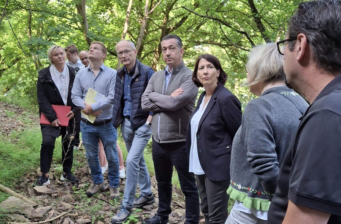 Die Ministerin machte sich mit OB Letz und Vertretern aus Politik und Verwaltung vor Ort ein Bild.