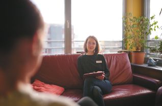 Psychotherapeutische und ärztliche Einzelgespräche sowie Gruppentherapien sind die Basis der Arbeit.