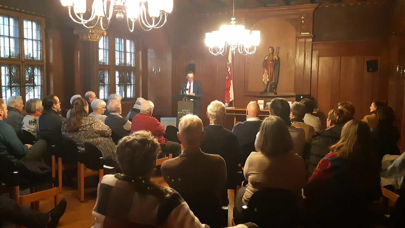Bürgermeister Joachim Rodenkirch begrüßte das interessierte Publikum zur Vorstellung des ersten Teilbandes des vierten Bandes der "Geschichte der Stadt Wittlich"