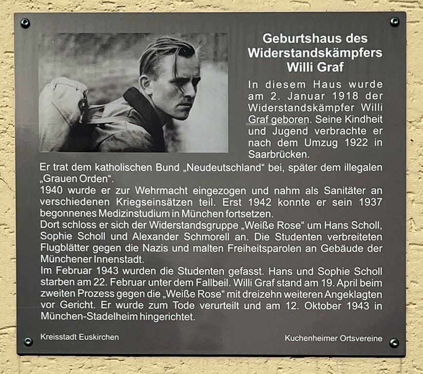Nicht nur die Willi-Graf-Straße in Kuchenheim und eine Plakette an Grafs Geburtshaus in ebenjener Straße erinnern heute an den Mitbegründer der »Weißen Rose«. Zum 80. Todestag des Widerstandskämpfers gegen die Nationalsozialisten findet in Euskirchen eine Gedenk- und Festveranstaltung statt.