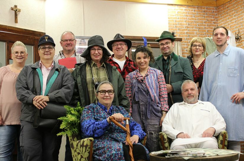 Die Laienschauspieler der Theatergruppe Niederscheidweiler freuen sich auf die Premiere.