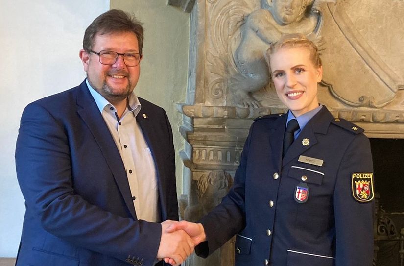 Bürgermeister Joachim Kandels begrüßt PI-Leiterin Katrin Kretz im Rathaus.