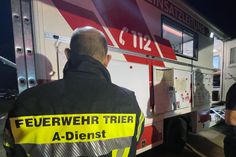 Vom Trierer Moselstadion aus leitete der A-Dienst der Berufsfeuerwehr Trier gemeinsam mit der Polizei Trier den Einsatz.