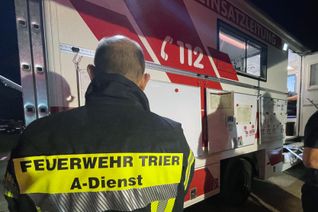 Vom Trierer Moselstadion aus leitete der A-Dienst der Berufsfeuerwehr Trier gemeinsam mit der Polizei Trier den Einsatz.